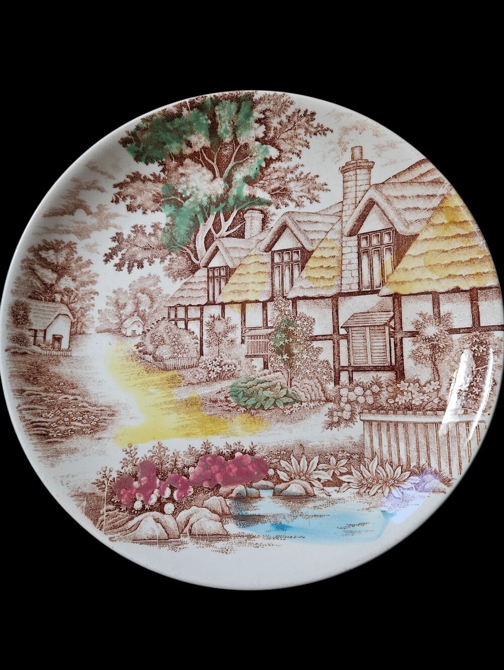 Vintage World Wide Decorative Scene Plate — "English Cottage" 10"